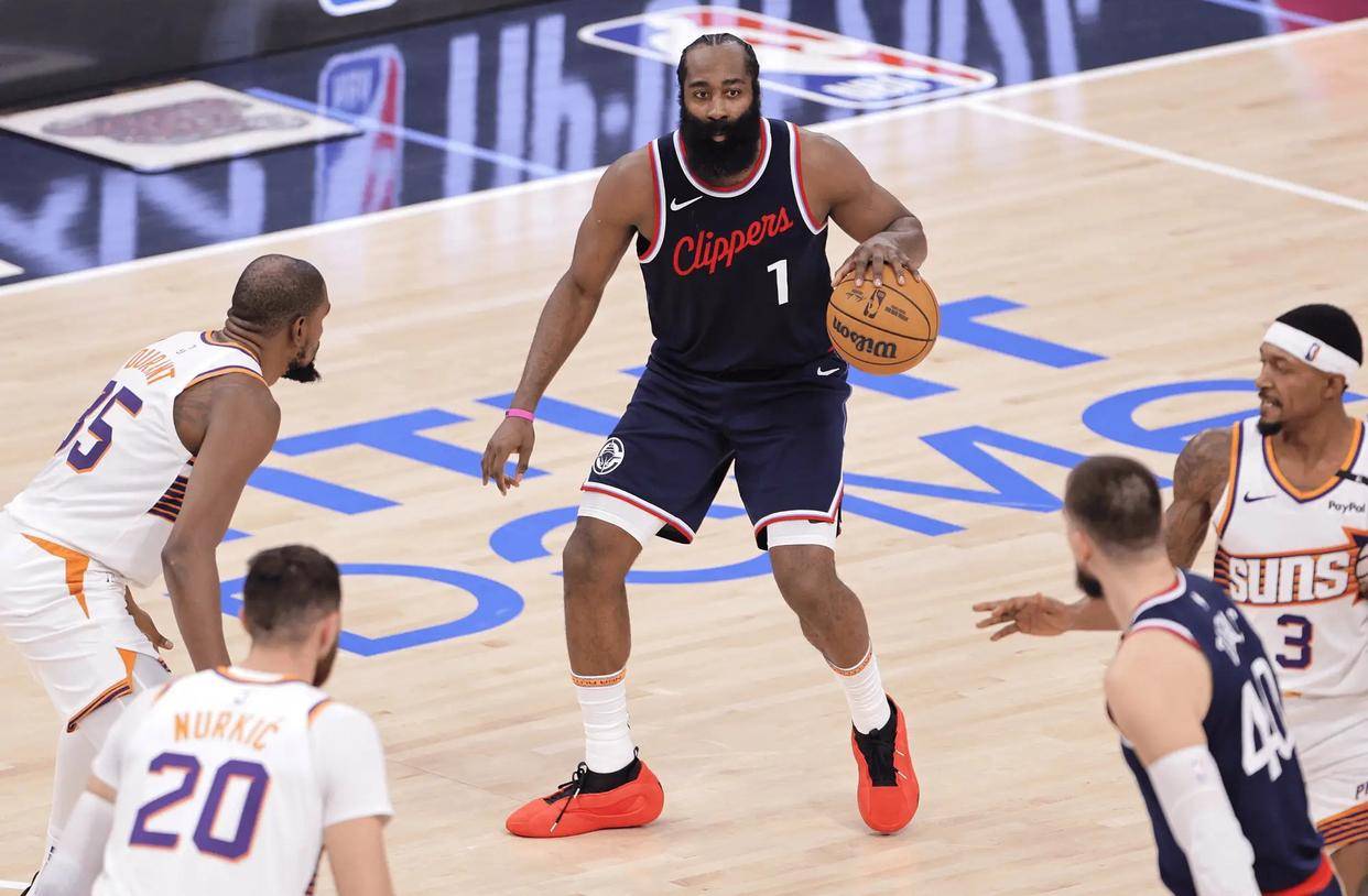 哈登，复出首战轰40分，冲击季后赛！