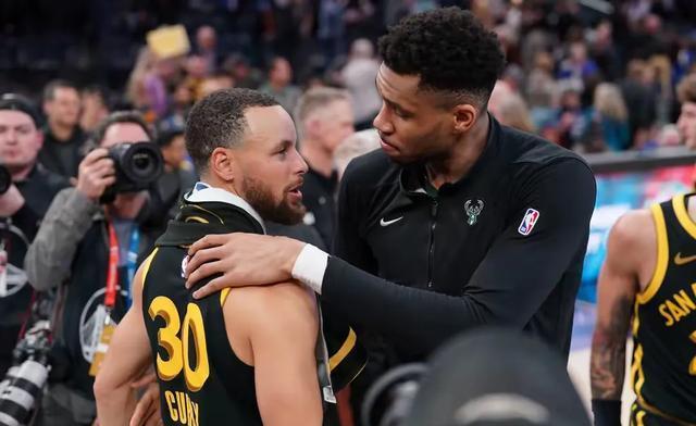 西蒙斯惊艳全场，字母哥助攻爆棚，命运悬念逆转取胜！的简单介绍