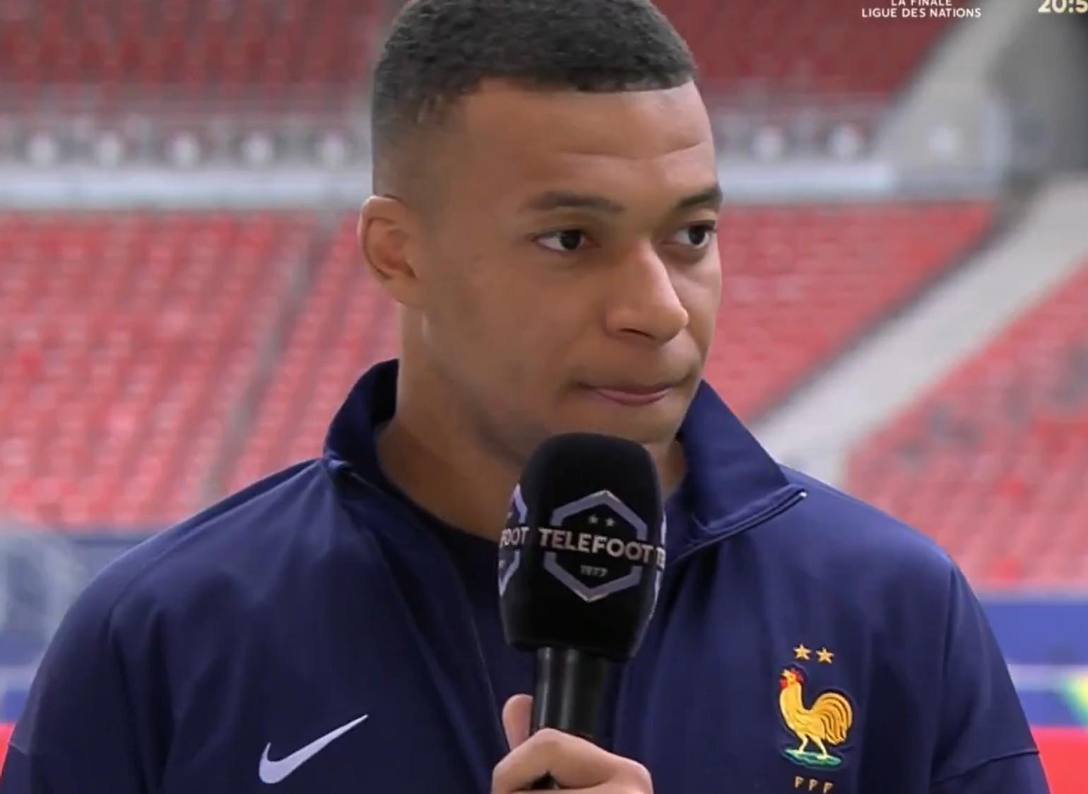 包含姆巴佩连续二十场比赛得分超过挺进下一轮，中国队挑战极限！的词条