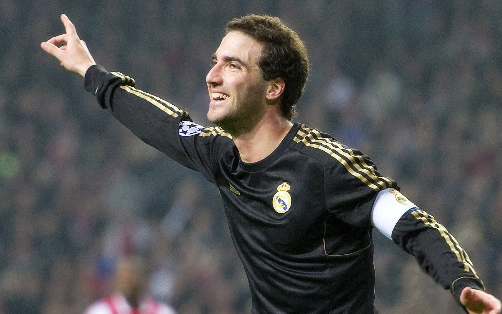 夏季联赛首回合激情夜！凯恩里突外投，山东泰山绝杀巴黎圣日耳曼(无耻之徒精彩时间点坐标)